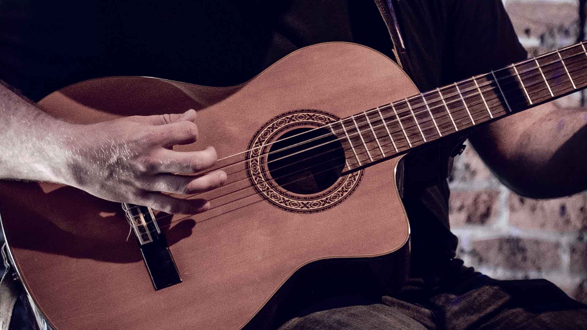 Best Beginners Guitars 2022 Reviews & Buying Guide