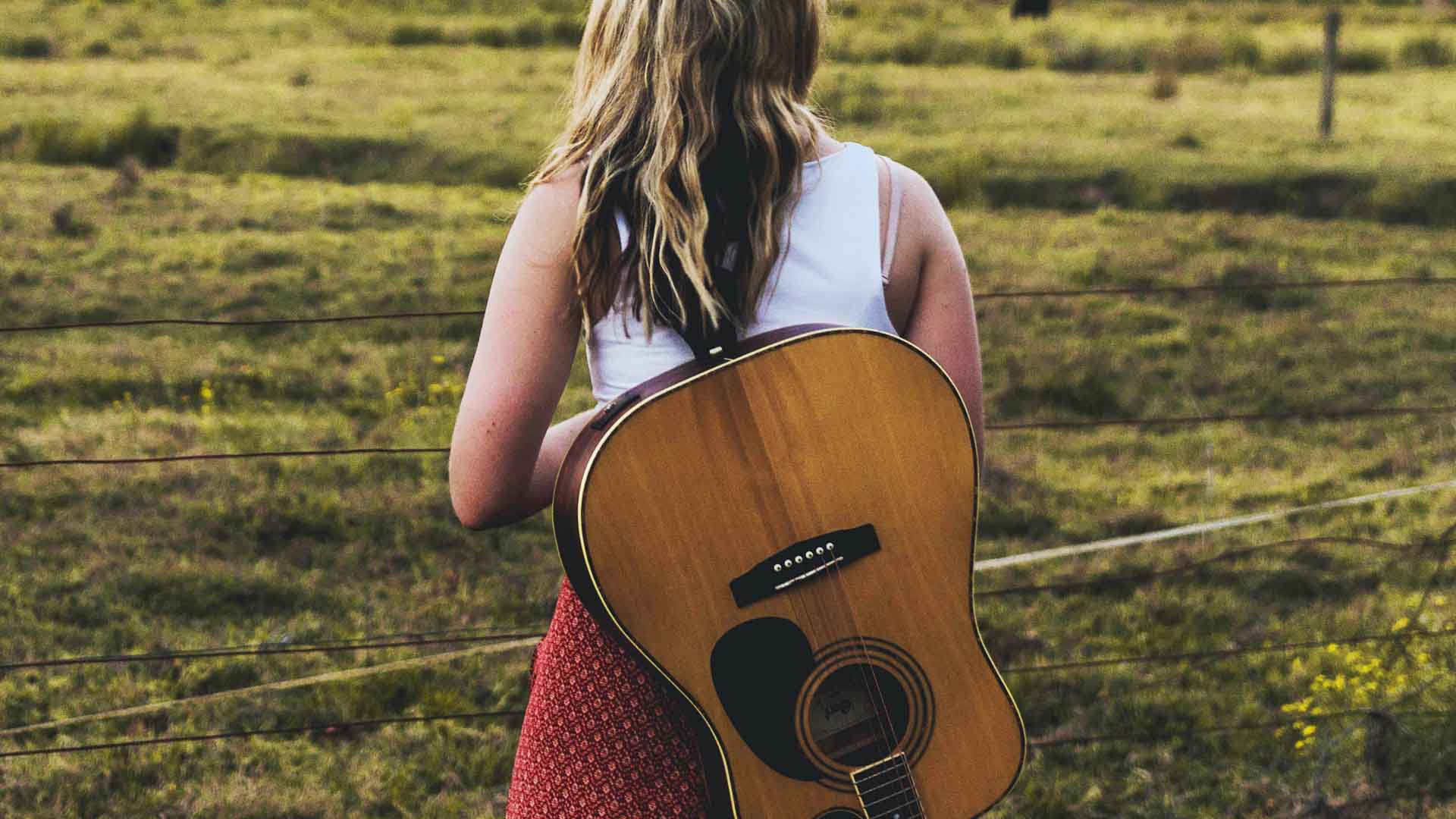 Best Travel Guitars 2022 Reviews & Buying Guide